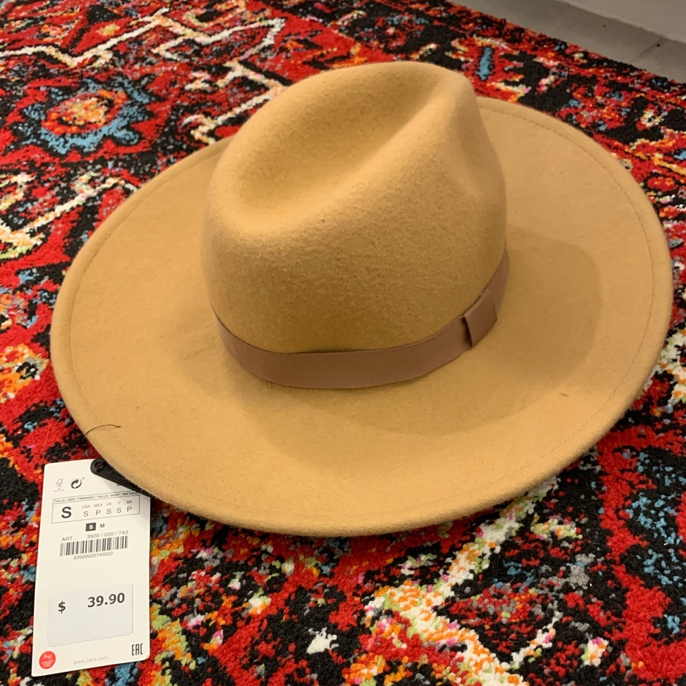 ZARA CAMEL FELT HAT👒